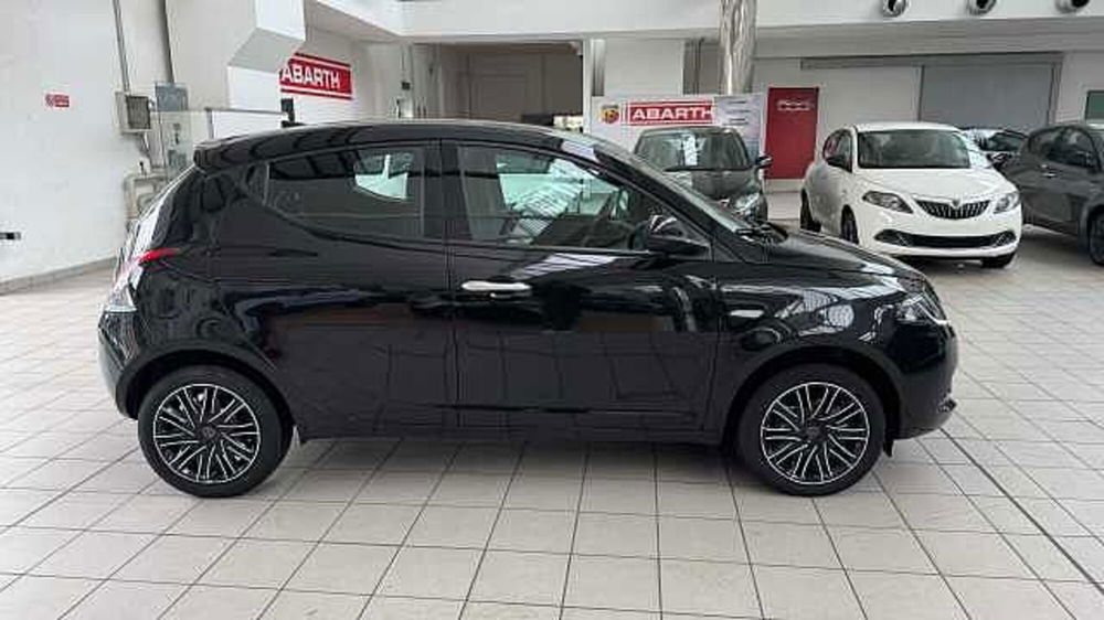 Lancia Ypsilon usata a Milano (6)