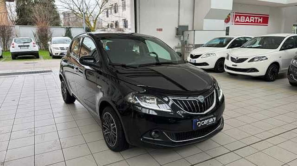 Lancia Ypsilon usata a Milano (7)