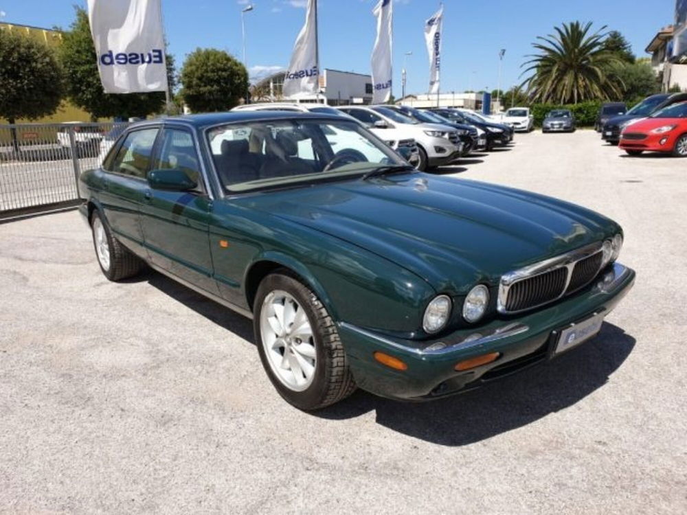 Jaguar XJ 3.2 cat Executive  del 1999 usata a Fano