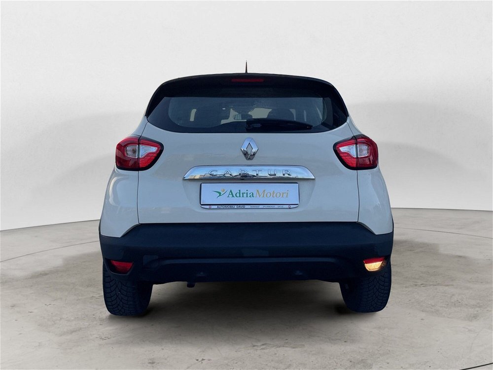 Renault Captur 1.2 TCe 120 CV EDC Energy R-Link del 2015 usata a Portogruaro (4)