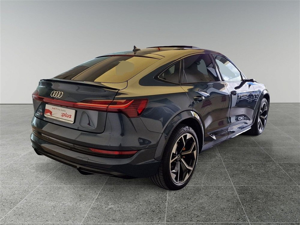 Audi SQ8 Sportback Sportback e-tron quattro del 2022 usata a Triggiano (2)