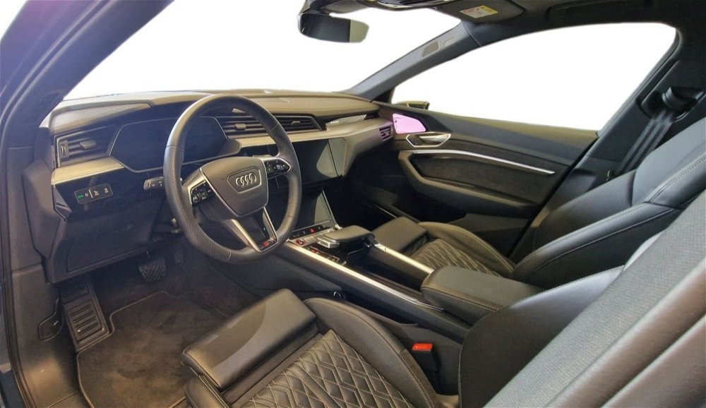 Audi SQ8 Sportback Sportback e-tron quattro del 2022 usata a Triggiano (4)