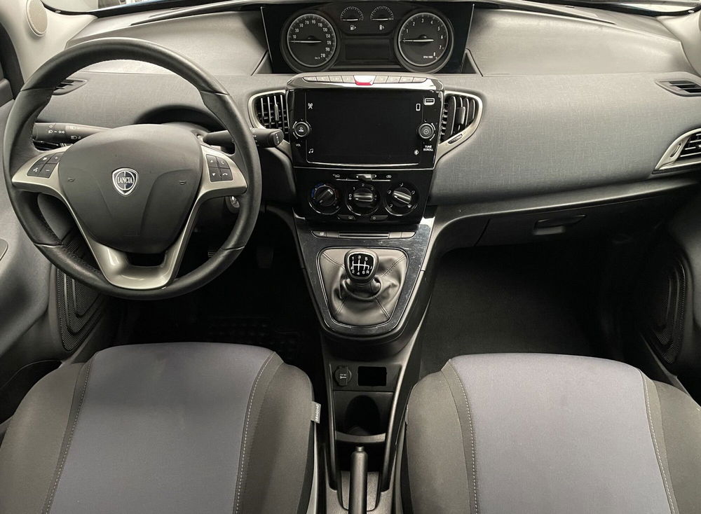 Lancia Ypsilon usata a Novara (11)