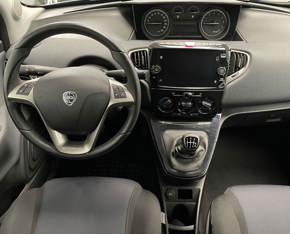 Lancia Ypsilon usata a Novara (12)