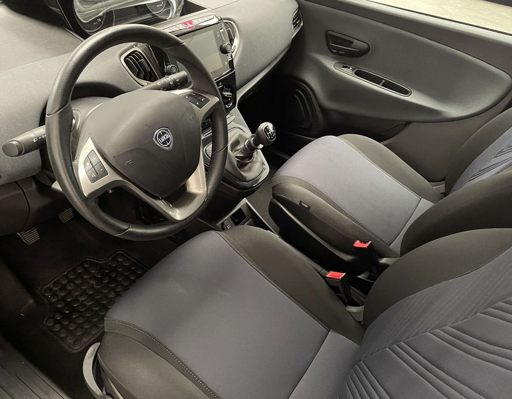 Lancia Ypsilon usata a Novara (8)