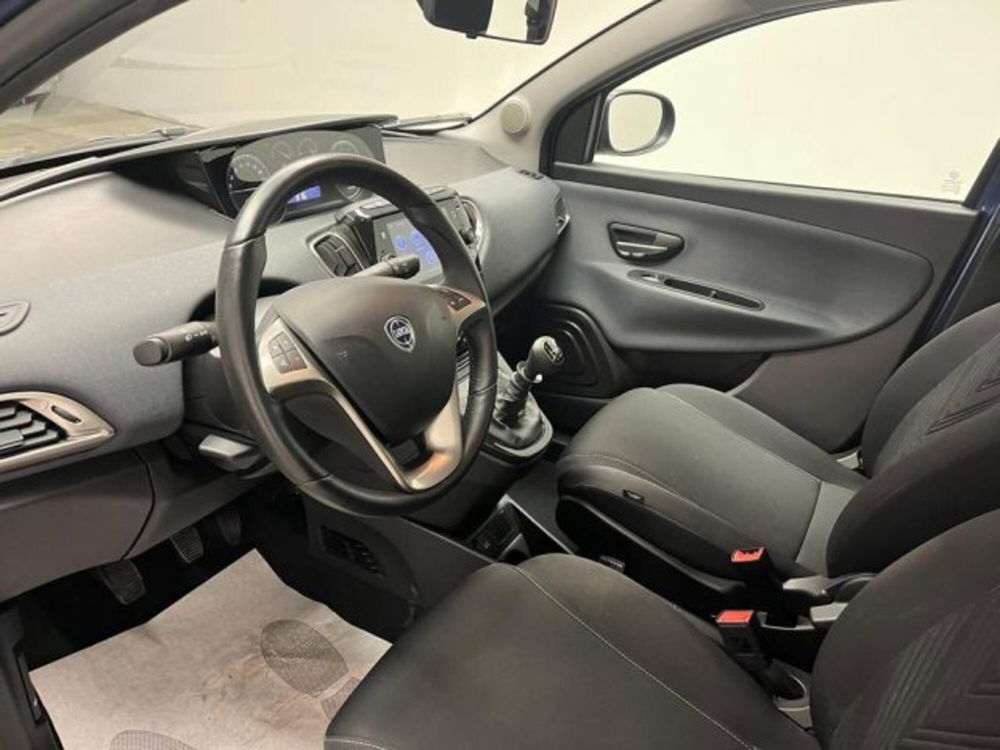 Lancia Ypsilon usata a Biella (16)