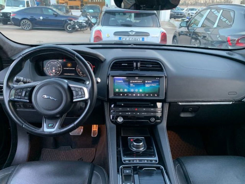 Jaguar E-Pace usata a Lecce (16)