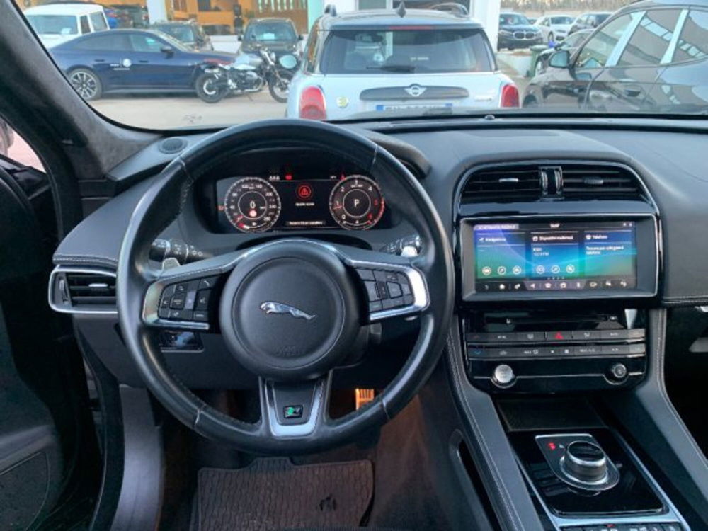 Jaguar E-Pace usata a Lecce (17)