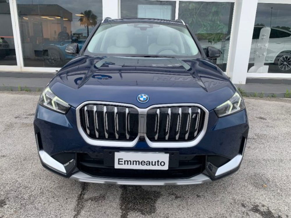 BMW iX1 iX1 xdrive 30 X-Line del 2023 usata a Lecce (2)