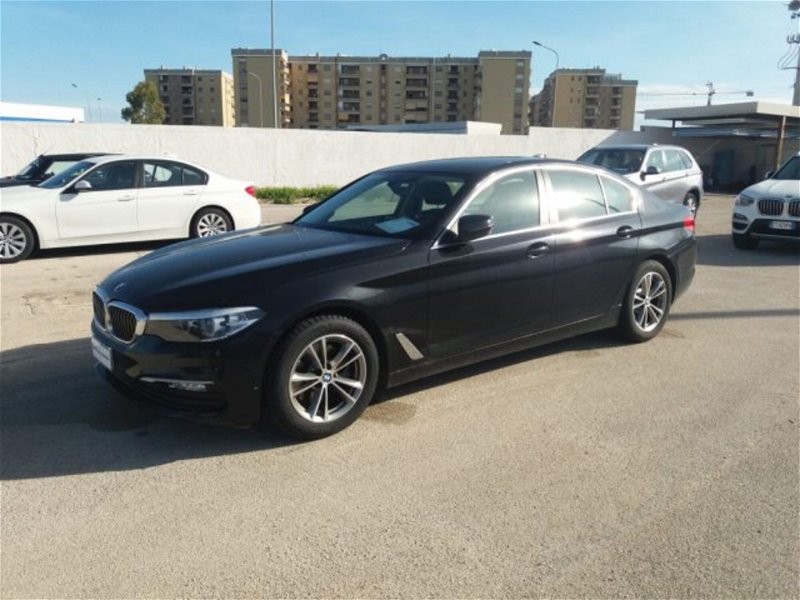 BMW Serie 5 520d Business aut. my 14 del 2017 usata a Lecce