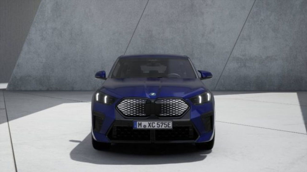 BMW iX2 iX2 xDrive 30 Msport nuova a Modena (3)