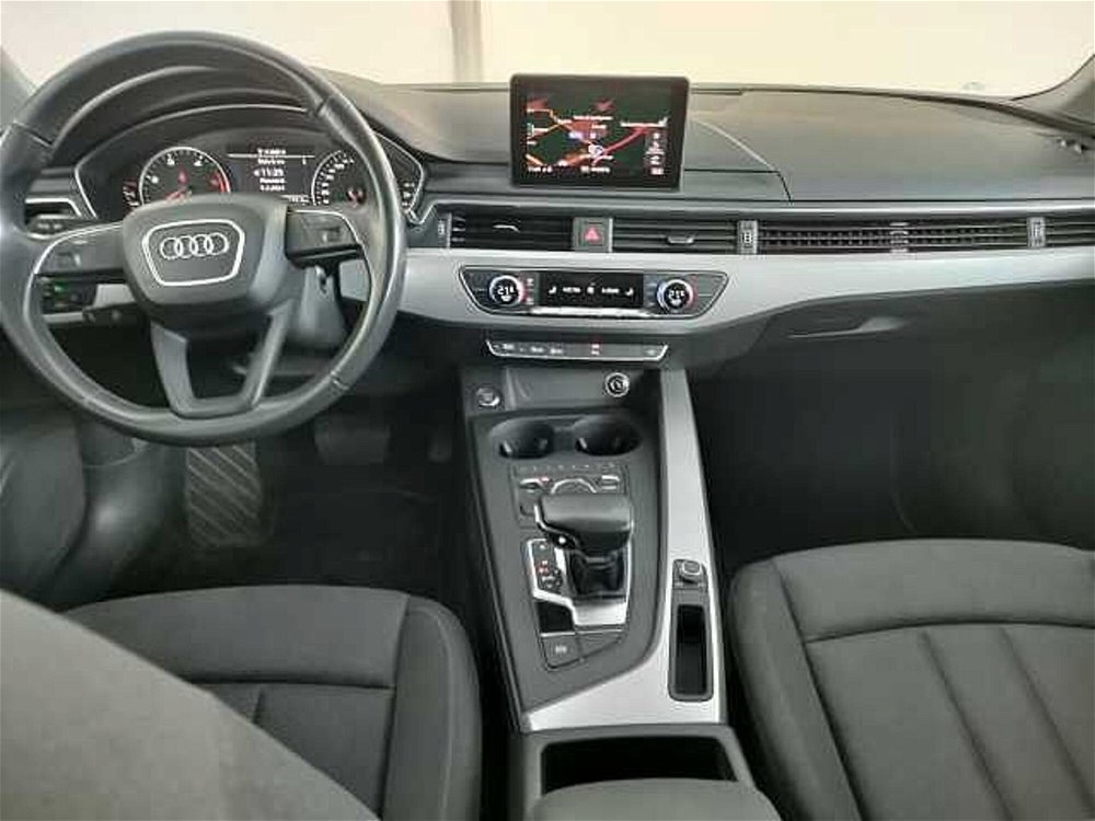 Audi A4 Avant 2.0 TDI 150 CV ultra S tronic Business  del 2018 usata a Lucca (2)