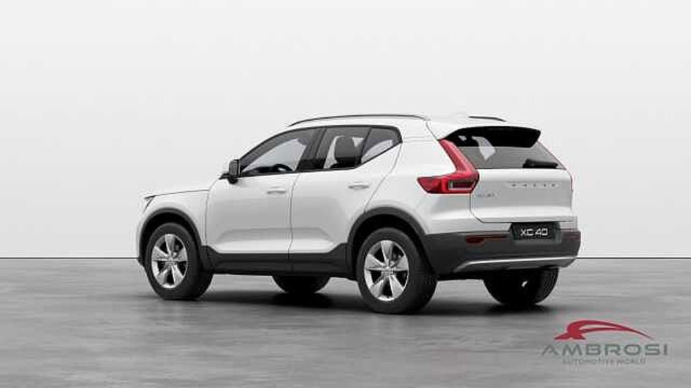 Volvo XC40 B3 automatico Core  nuova a Corciano (3)