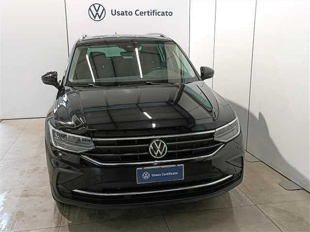 Volkswagen Tiguan 1.5 TSI ACT Life del 2021 usata a Brivio (2)