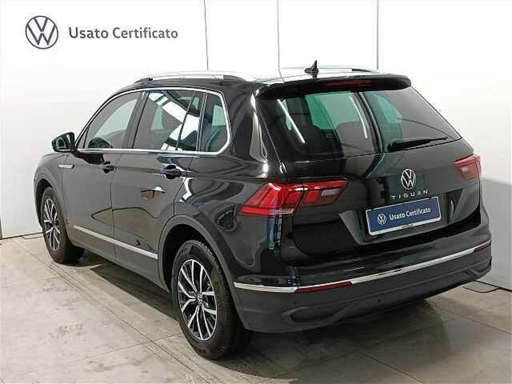 Volkswagen Tiguan 1.5 TSI ACT Life del 2021 usata a Brivio (3)
