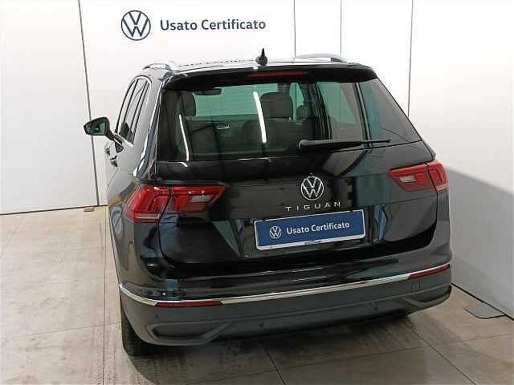 Volkswagen Tiguan 1.5 TSI ACT Life del 2021 usata a Brivio (4)