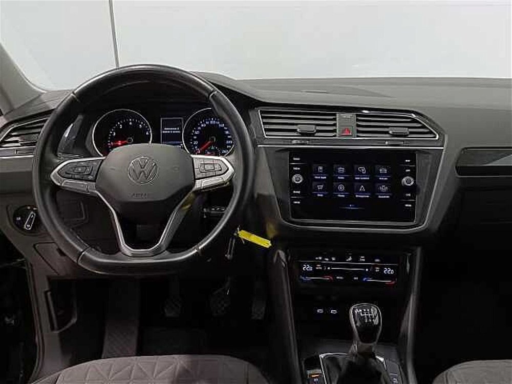 Volkswagen Tiguan 1.5 TSI ACT Life del 2021 usata a Brivio (5)
