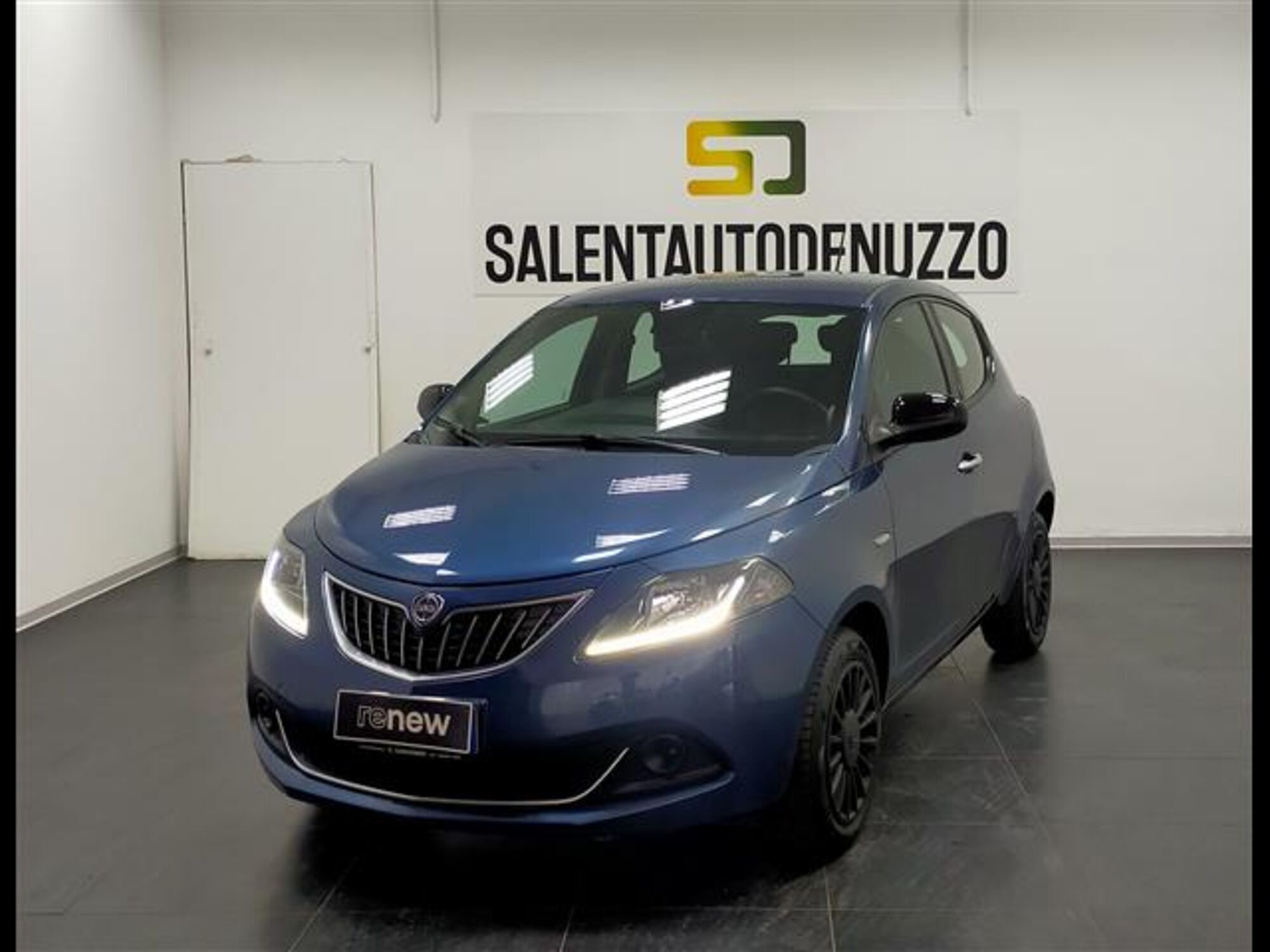 Lancia Ypsilon 1.0 FireFly 5 porte S&amp;S Hybrid Ecochic Silver  del 2021 usata a Lecce