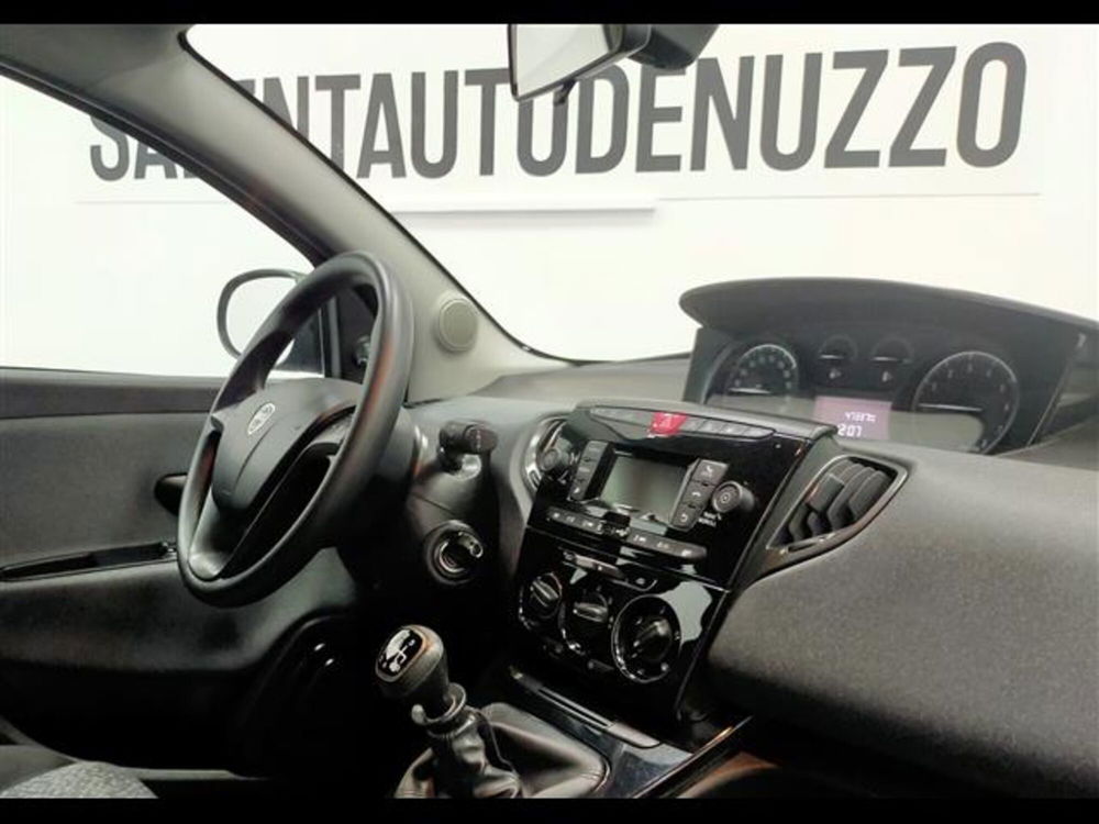 Lancia Ypsilon usata a Lecce (12)