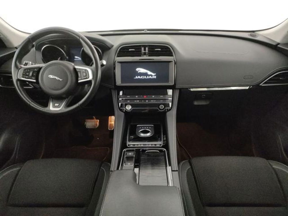 Jaguar F-Pace usata a Modena (10)