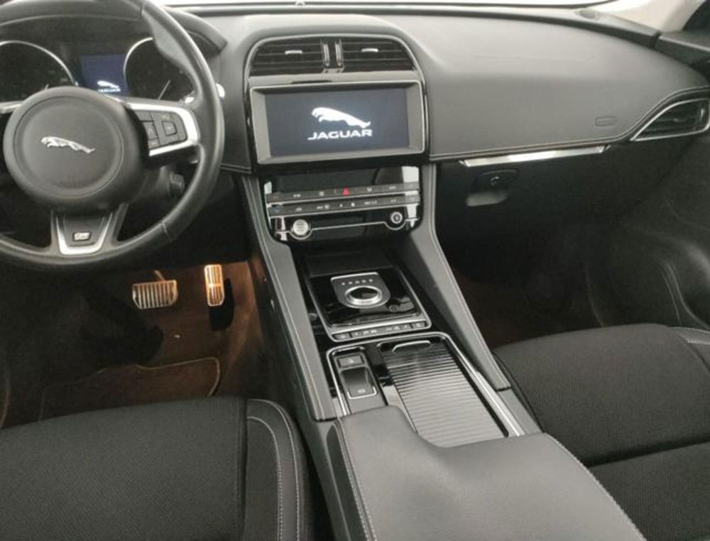 Jaguar F-Pace usata a Modena (14)