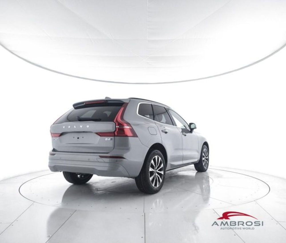 Volvo XC60 B4 (d) AWD automatico Core nuova a Corciano (3)