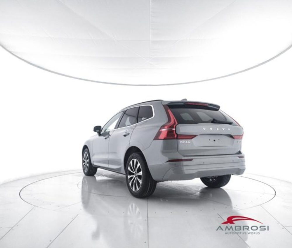 Volvo XC60 B4 (d) AWD automatico Core nuova a Corciano (4)