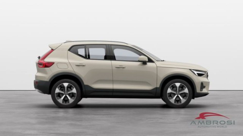 Volvo XC40 B3 automatico Core  nuova a Corciano (4)