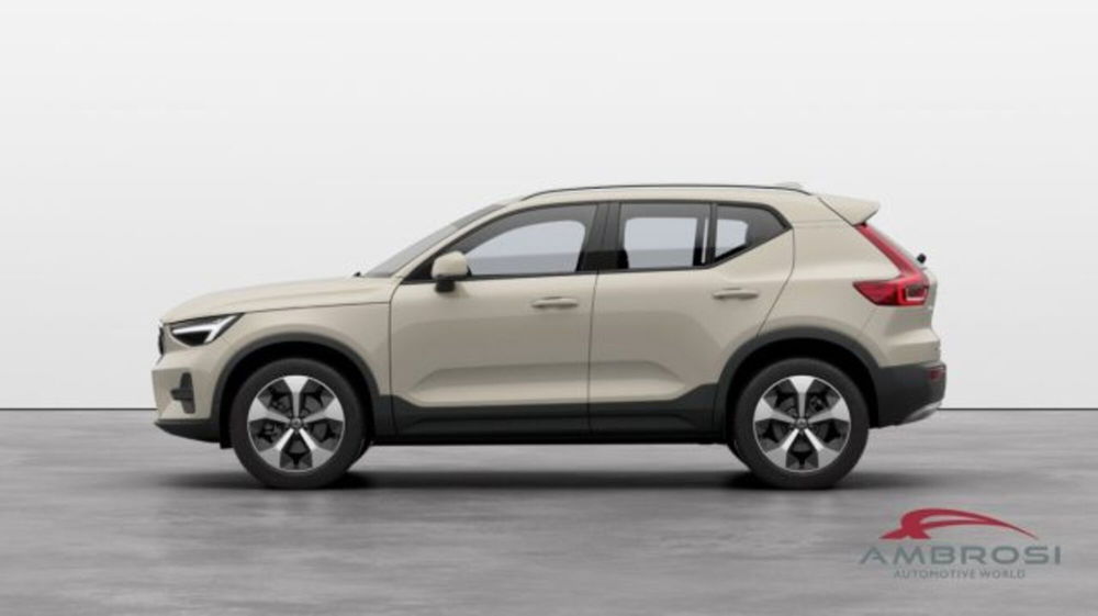 Volvo XC40 B3 automatico Core  nuova a Corciano (2)