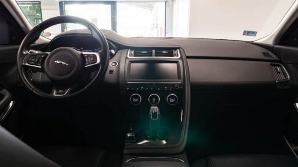 Jaguar E-Pace 2.0 AWD aut. S del 2018 usata a Limena (4)