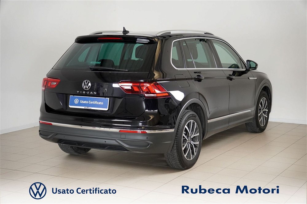 Volkswagen Tiguan 1.5 TSI ACT Life del 2021 usata a Citta' della Pieve (4)