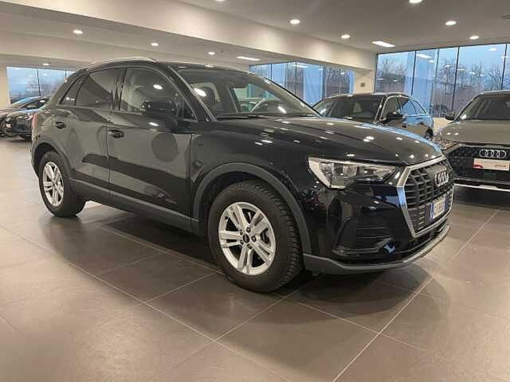 Audi Q3 35 TDI Business del 2022 usata a Varese (3)