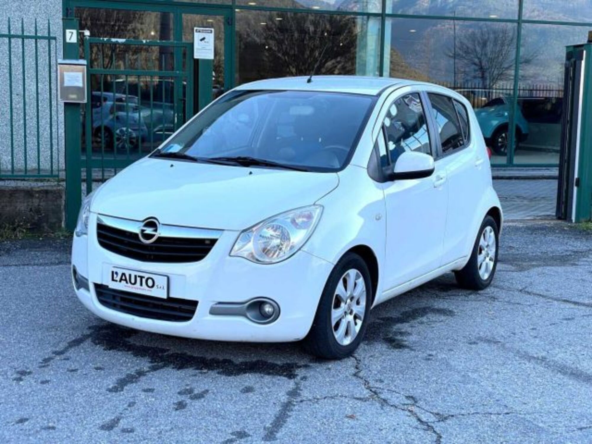 Opel Agila 1.2 16V 86CV Enjoy del 2009 usata a Caspoggio