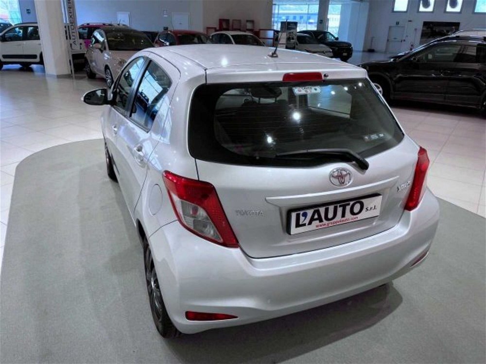 Toyota Yaris 1.0 5 porte  del 2014 usata a Caspoggio (3)