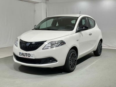 Lancia Ypsilon 1.0 FireFly 5 porte S&amp;S Hybrid Silver Plus del 2023 usata a Caspoggio