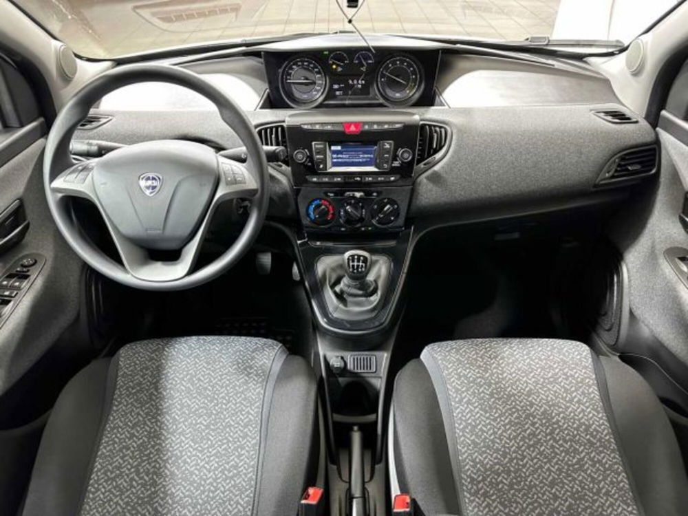 Lancia Ypsilon usata a Sondrio (12)