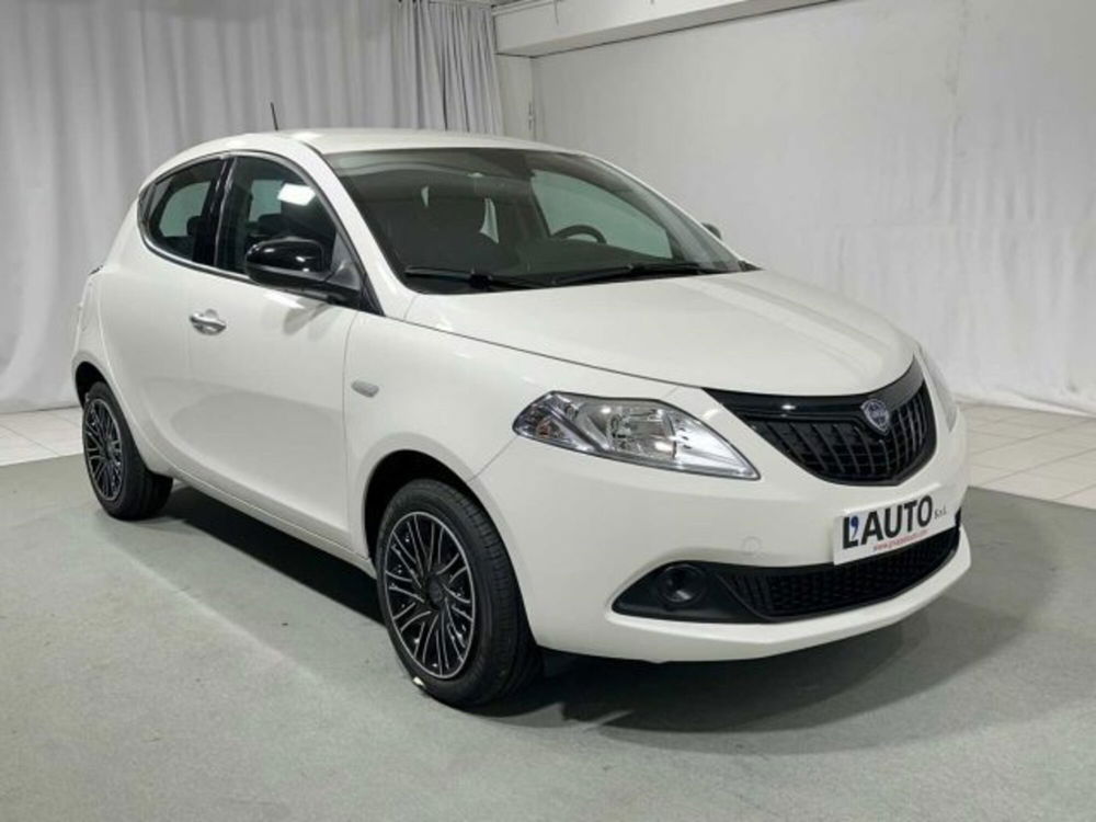 Lancia Ypsilon usata a Sondrio (7)