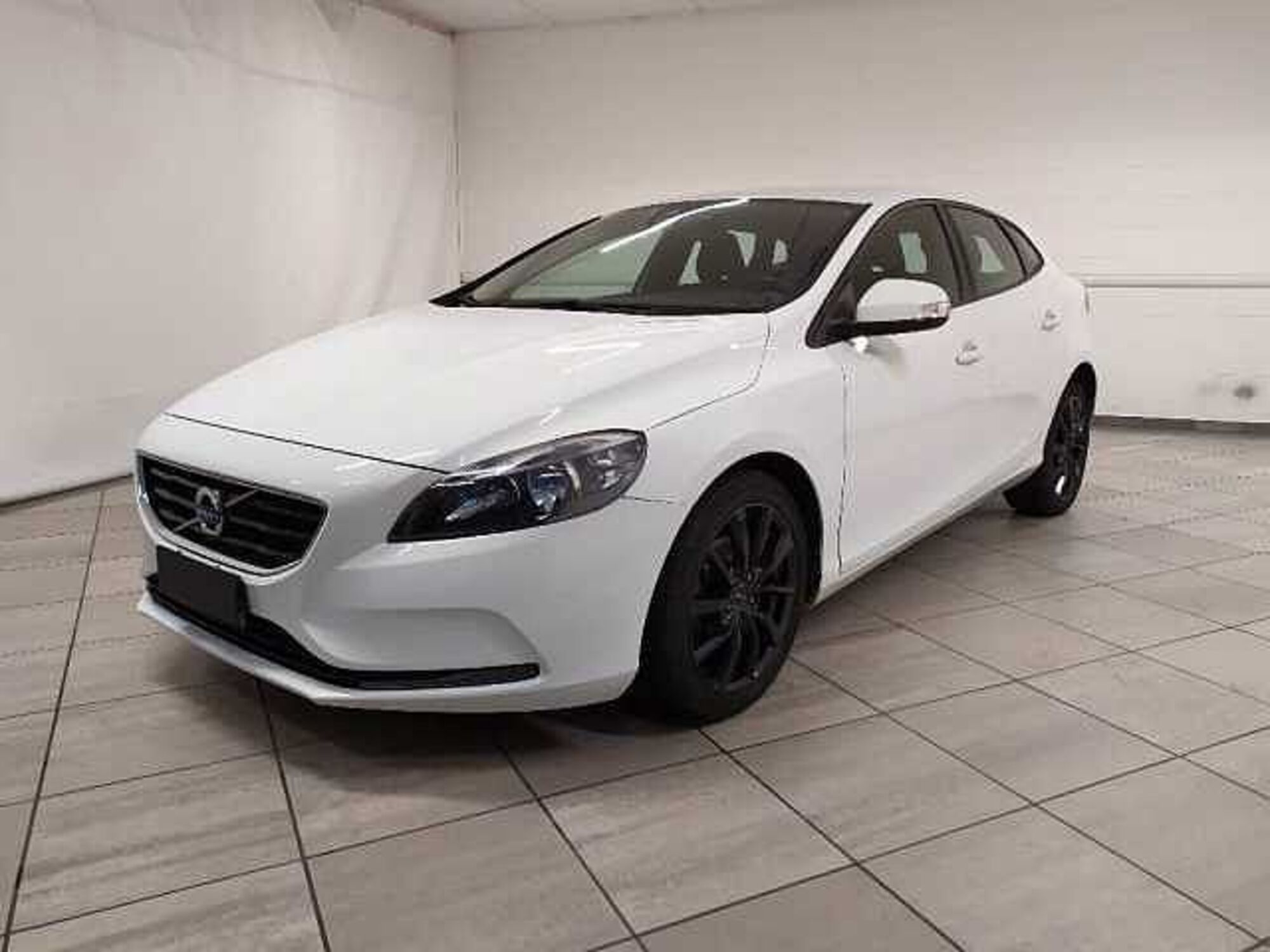 Volvo V40 D2 1.6 Momentum  del 2013 usata a Cuneo