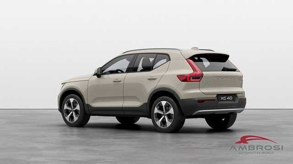 Volvo XC40 B3 automatico Core  nuova a Corciano (3)