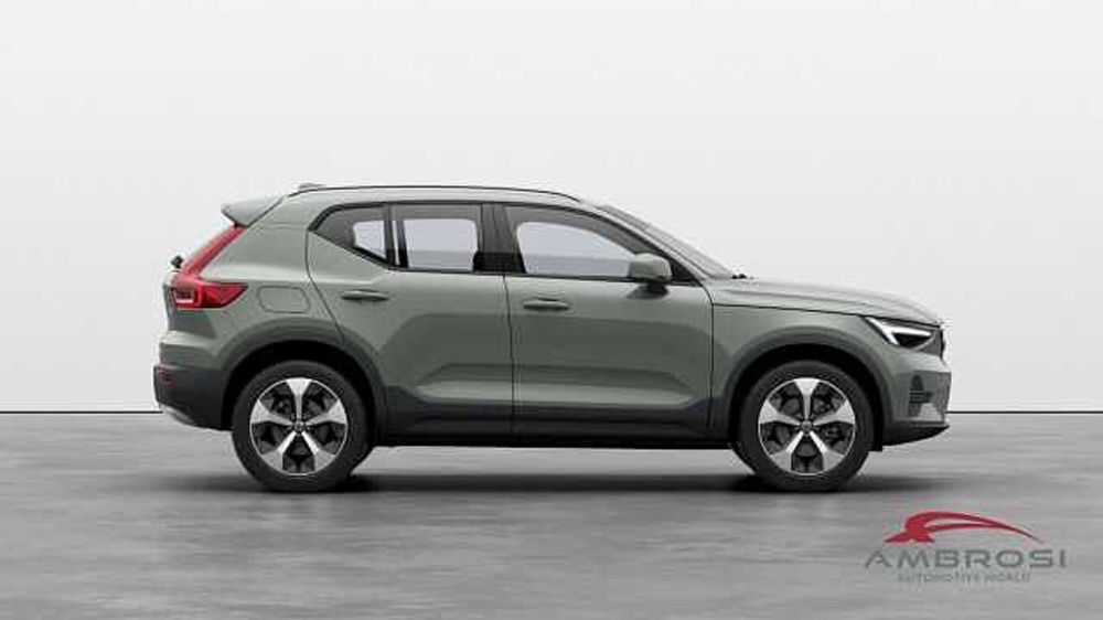 Volvo XC40 B3 automatico Core  nuova a Corciano (4)