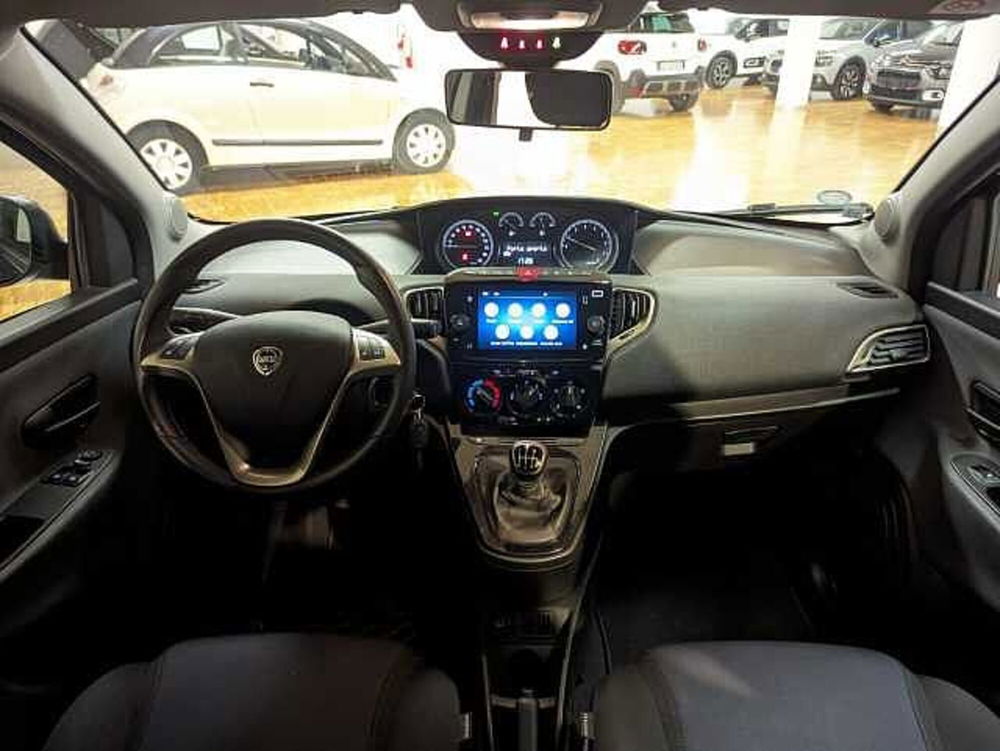 Lancia Ypsilon usata a Treviso (8)