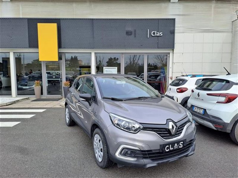 Renault Captur 0.9 TCe 12V 90 CV Start&Stop Life del 2018 usata a Livorno