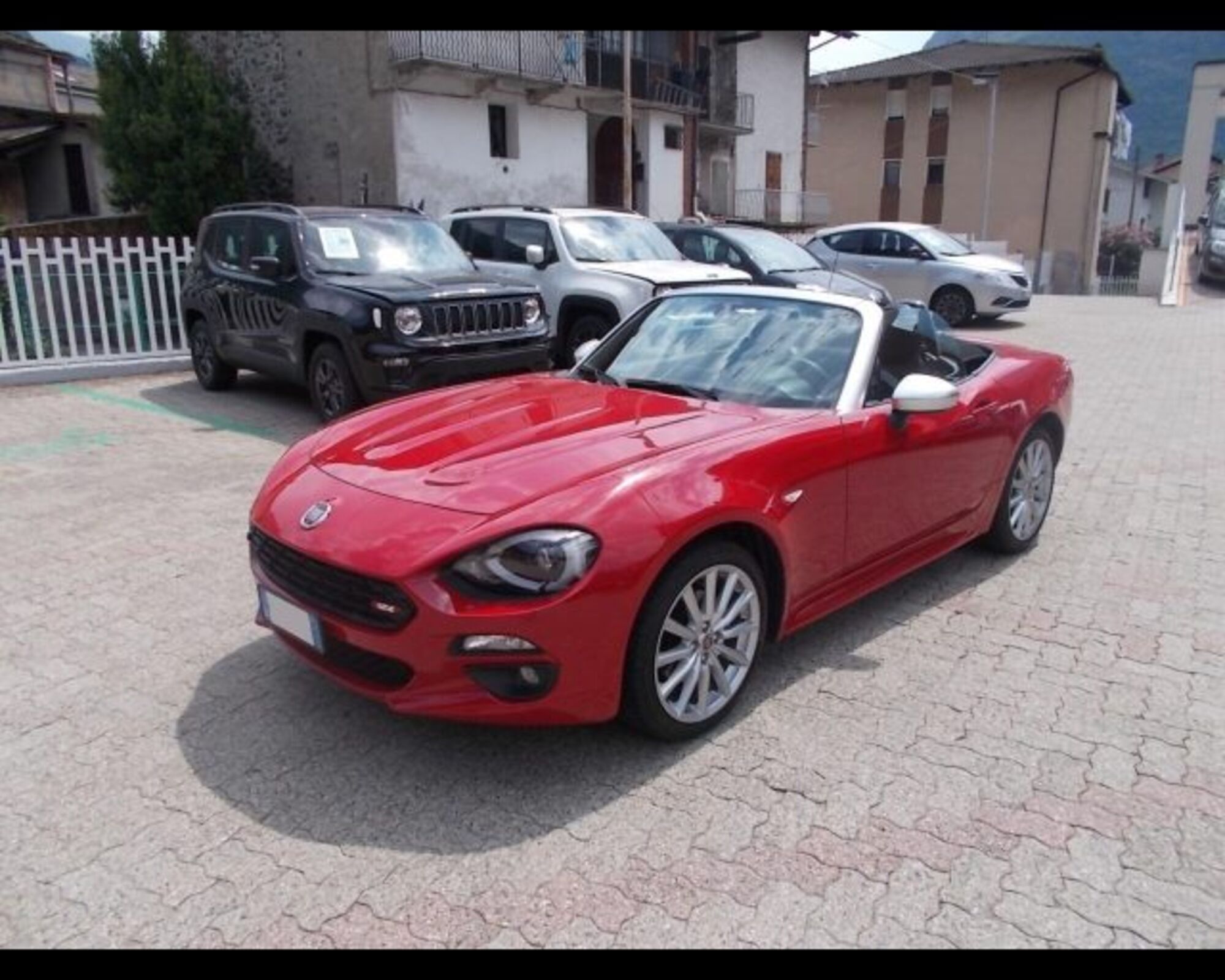 Fiat 124 spider 124 spider 1.4 MultiAir Lusso  del 2016 usata a Pont Saint Martin