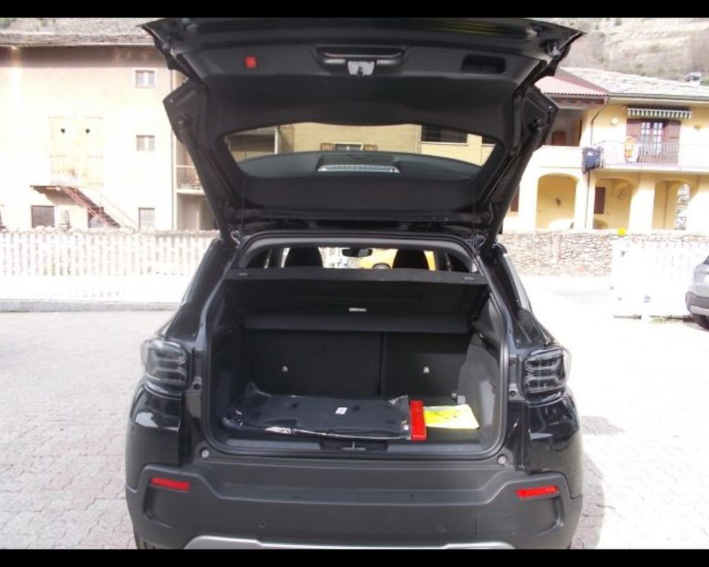 Jeep Avenger nuova a Aosta (19)