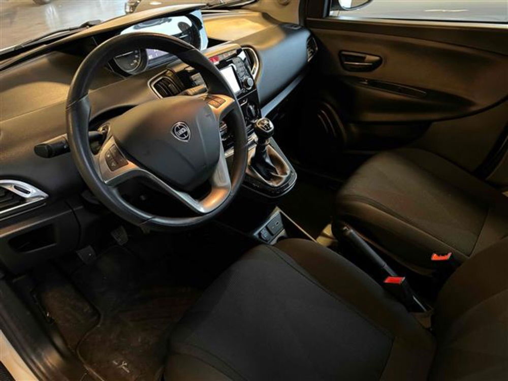 Lancia Ypsilon usata a Reggio Emilia (5)