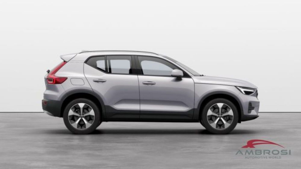 Volvo XC40 B3 automatico Core  nuova a Corciano (4)