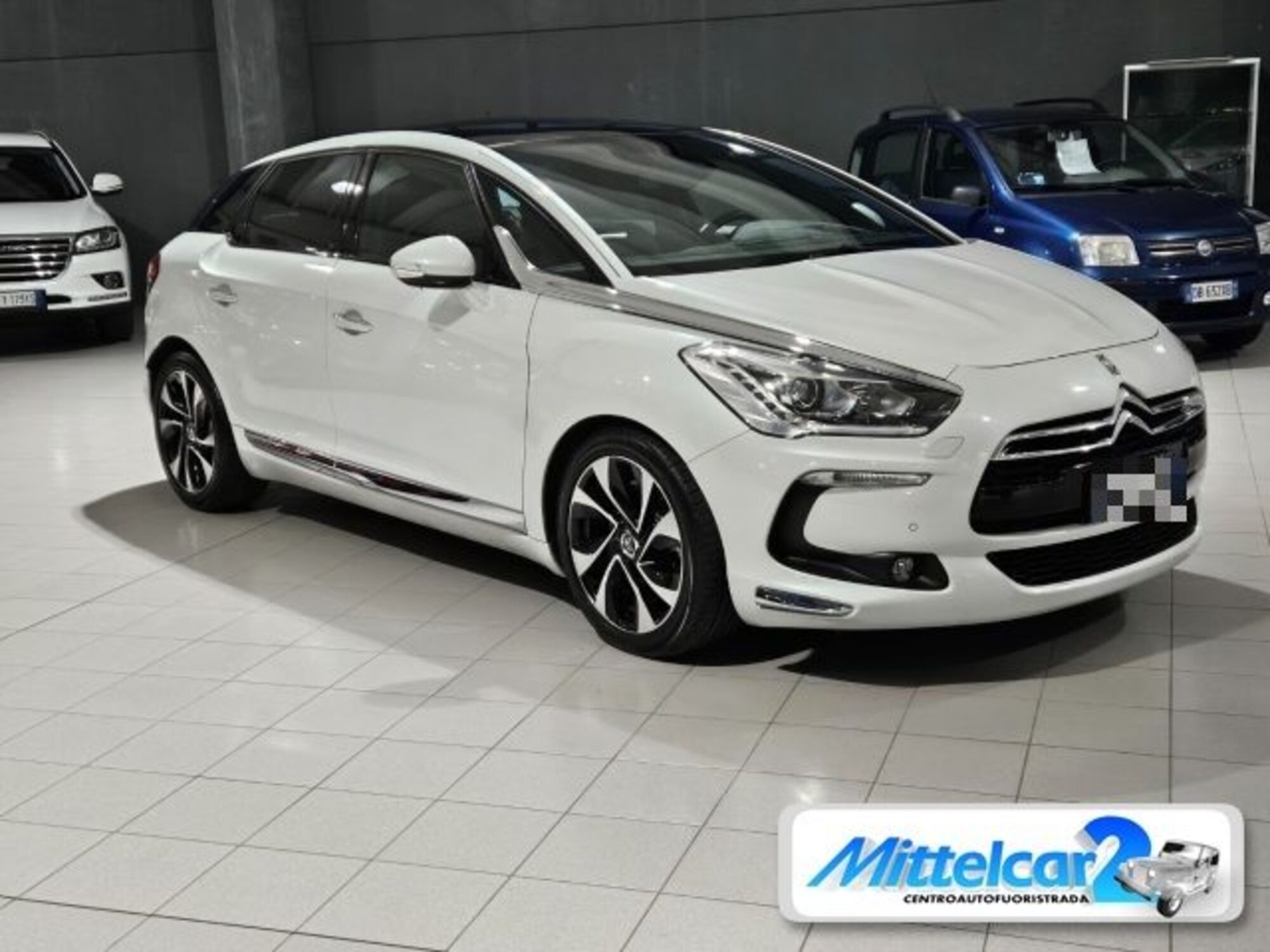 Ds DS 5 DS 5 2.0 HDi 160 aut. Sport Chic  del 2012 usata a Cassacco