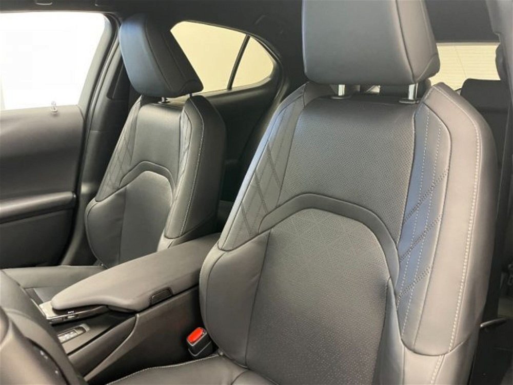 Lexus UX Full Electric Luxury del 2021 usata a Cuneo (5)