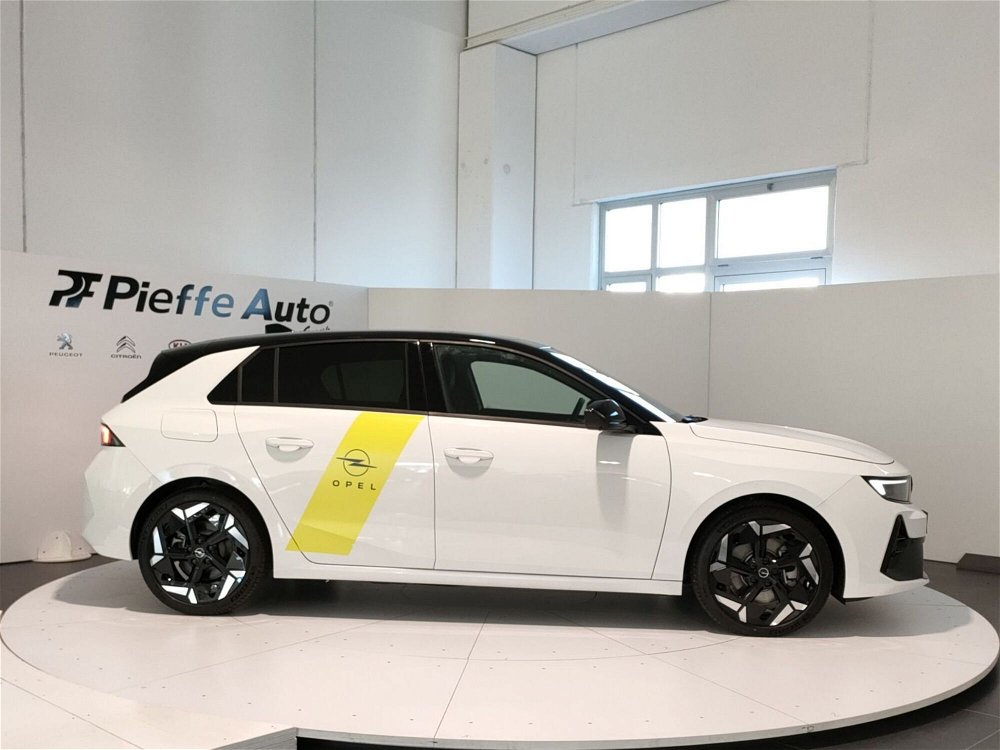 Opel Astra 1.6 Hybrid 225 CV AT8 GSE nuova a Teramo (5)