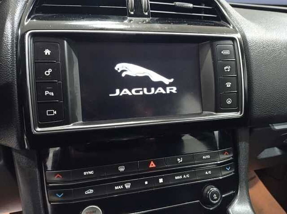 Jaguar F-Pace usata a Lecce (8)